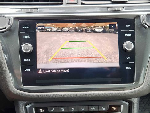 Used 2020 Volkswagen Tiguan SE w/ Panoramic Sunroof Package FWD image 18