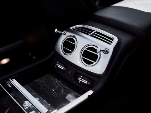 Used 2018 Rolls-Royce Dawn RWD image 42