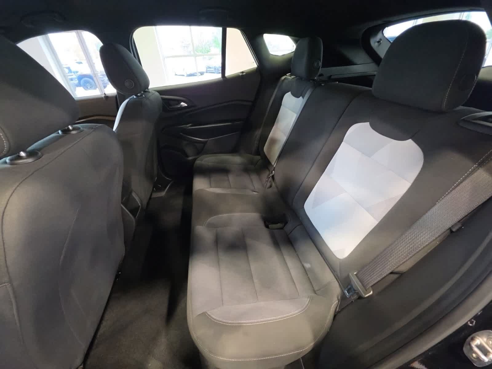 Used 2024 Chevrolet Trax RS FWD image 28