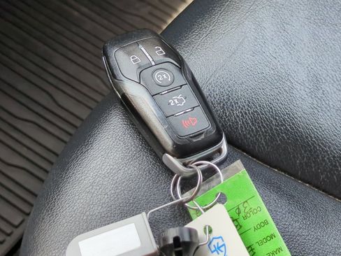 Used 2015 Ford Edge Titanium w/ Technology Package AWD/4WD image 36