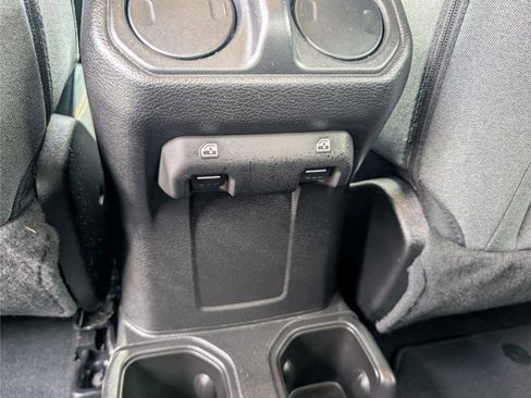 Used 2025 Jeep Gladiator Sport AWD/4WD image 15