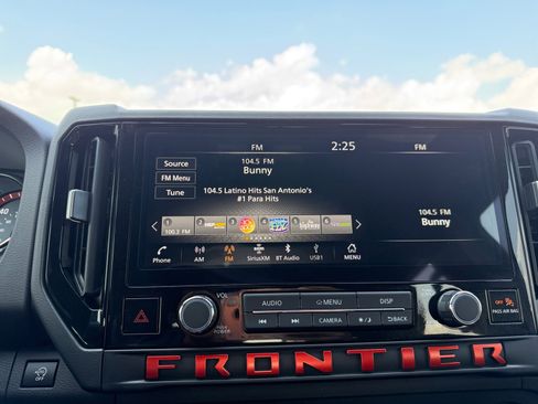 Used 2025 Nissan Frontier Pro-X image 18