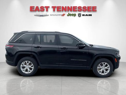 Used 2023 Jeep Grand Cherokee Limited AWD/4WD image 2