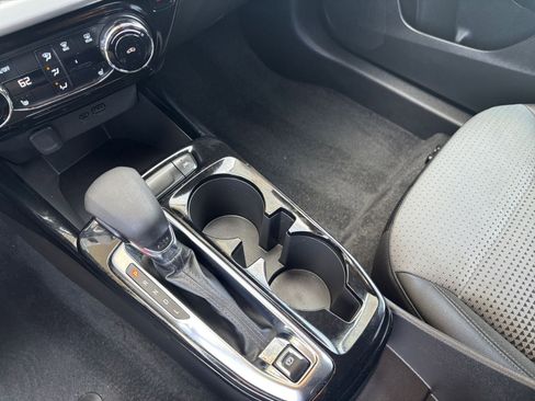 Used 2025 Chevrolet Trax LT w/ LT Convenience Package image 41