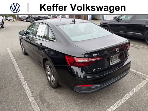 Used 2024 Volkswagen Jetta SE FWD image 5