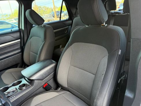 Used 2018 Ford Explorer XLT w/ Equipment Group 201A FWD image 41