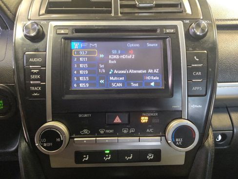 Used 2014 Toyota Camry SE image 25