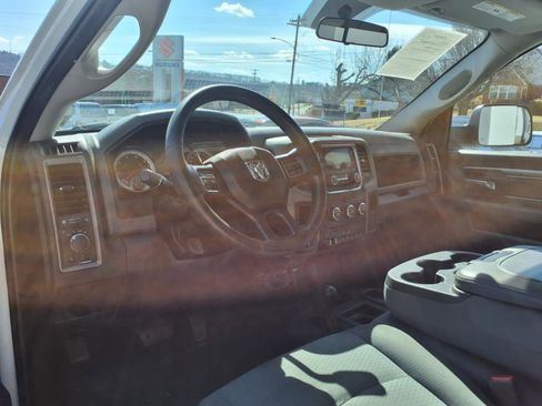 Used 2017 RAM 2500 Tradesman w/ Chrome Appearance Group AWD/4WD image 4