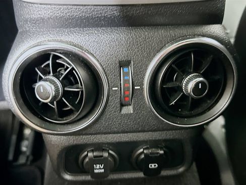 Used 2020 Kia Stinger GT1 RWD image 32