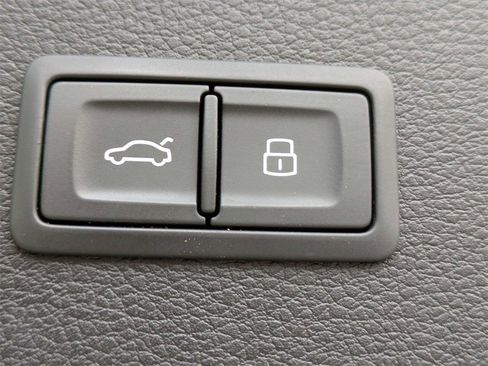 Used 2023 Audi Q5 2.0T Premium w/ Convenience Package image 14