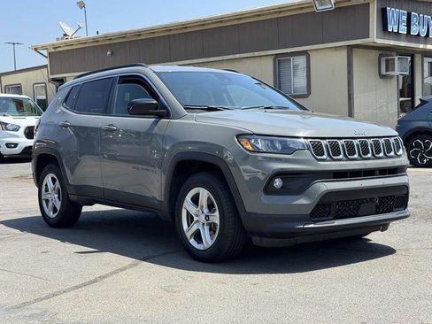 Used 2024 Jeep Compass Latitude AWD/4WD image 4
