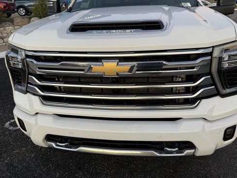 Certified 2024 Chevrolet Silverado 3500 High Country w/ Technology Package image 5