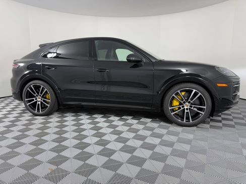 New 2026 Porsche Cayenne GTS image 8