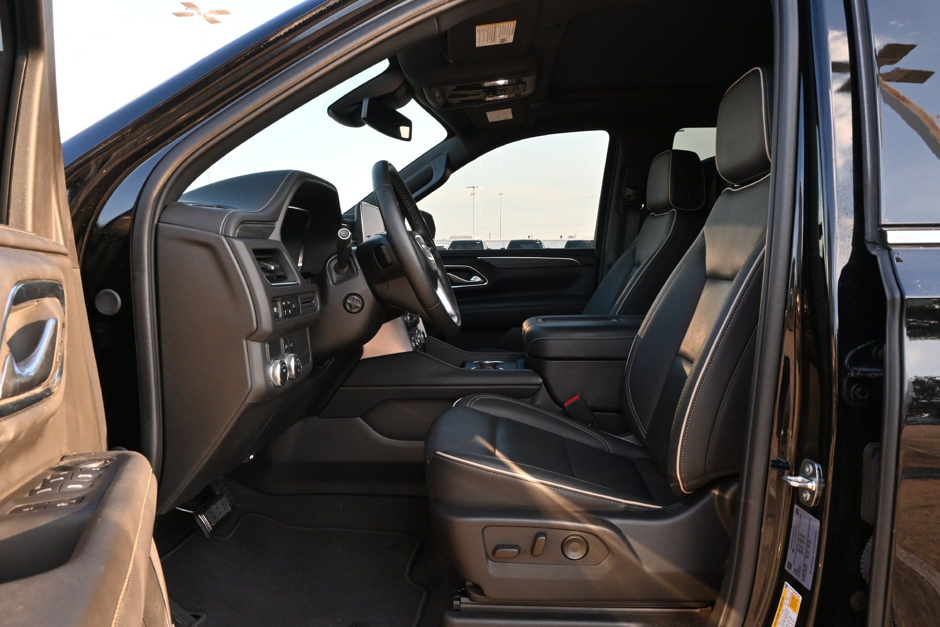 Used 2024 GMC Yukon SLT w/ SLT Luxury Package RWD image 18