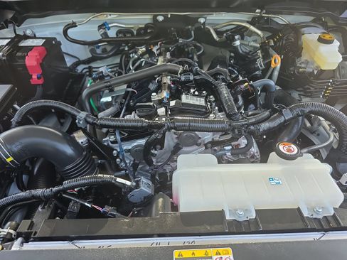 Used 2025 Toyota Tacoma SR5 AWD/4WD image 29