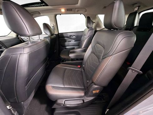 Used 2022 Nissan Pathfinder Platinum AWD/4WD image 25