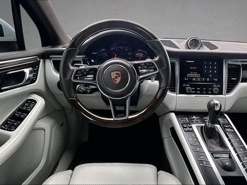 Used 2018 Porsche Macan AWD/4WD image 4