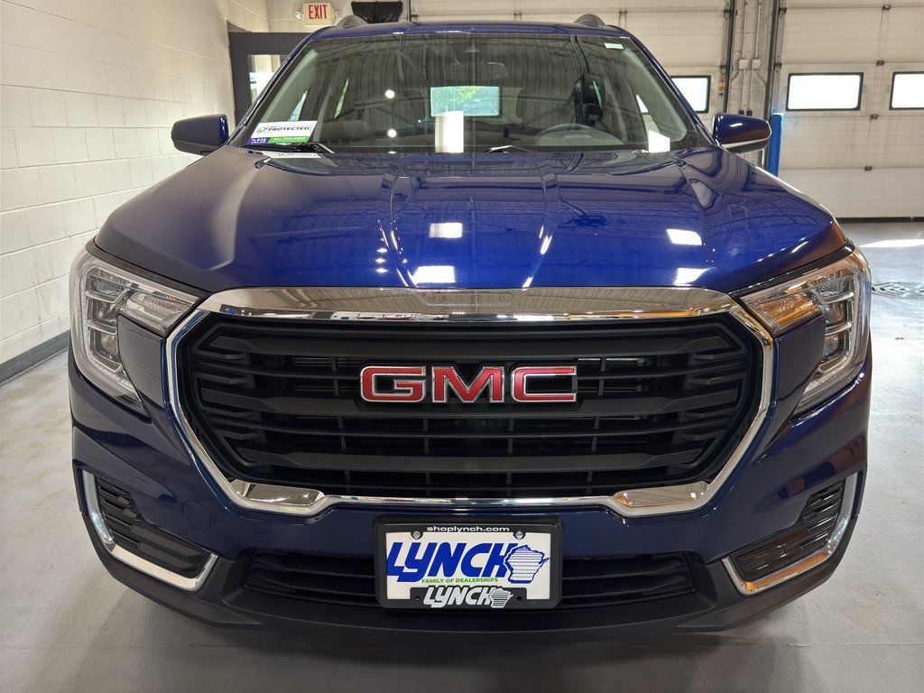 Used 2023 GMC Terrain SLE w/ Driver Convenience Package FWD image 8