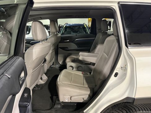 Used 2019 Toyota Highlander Limited Platinum image 11