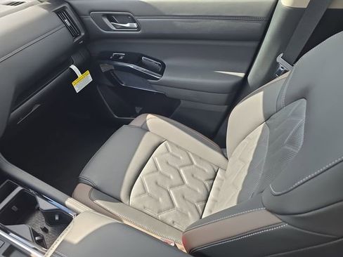 New 2026 Nissan Pathfinder Platinum w/ Cargo Package image 16