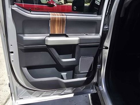 Used 2015 Ford F150 Lariat w/ Equipment Group 501A Mid image 31