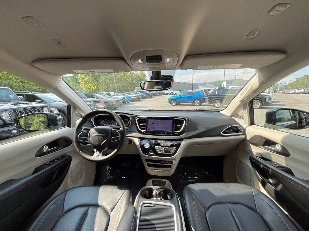 Used 2024 Chrysler Pacifica Touring-L FWD image 15