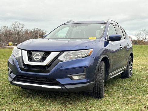 Used 2017 Nissan Rogue SL w/ SL Premium Package image 4