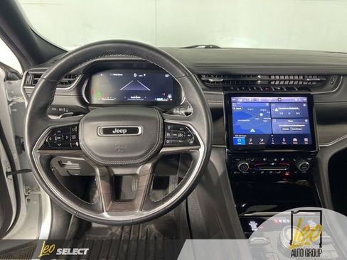 Used 2022 Jeep Grand Cherokee L Overland w/ Luxury Tech Group IV AWD/4WD image 16