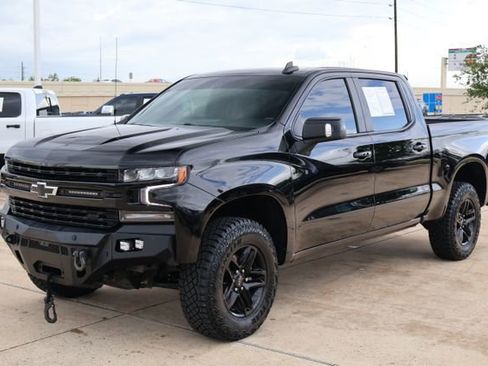 Used 2021 Chevrolet Silverado 1500 LT Trail Boss w/ Convenience Package II AWD/4WD image 3