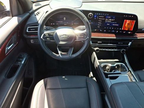 Used 2025 Chevrolet Traverse Z71 AWD/4WD image 11