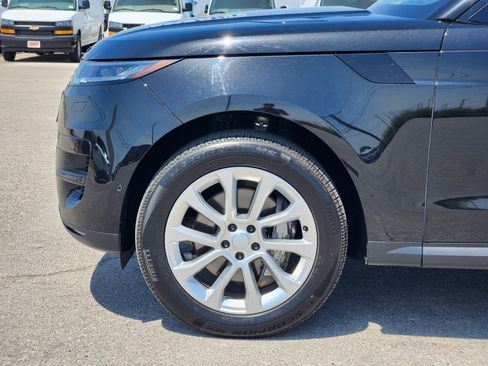 Used 2025 Land Rover Range Rover Sport SE AWD/4WD image 9