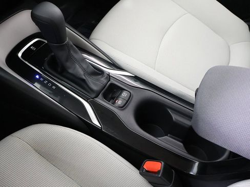 Used 2021 Toyota Corolla LE image 44