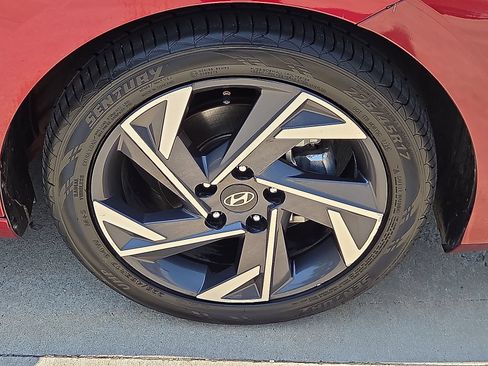 Used 2024 Hyundai Elantra Limited FWD image 7