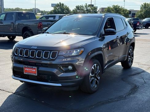 Used 2023 Jeep Compass Limited AWD/4WD image 9