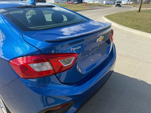 Used 2017 Chevrolet Cruze LT w/ LT Convenience Package FWD image 9