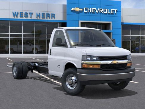 New 2026 Chevrolet Express 4500 w/ Power Convenience Package RWD image 7