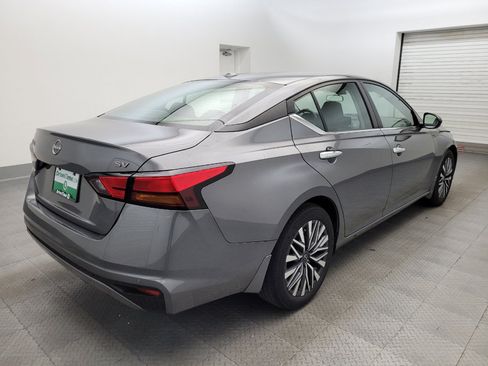 Used 2024 Nissan Altima 2.5 SV FWD image 9
