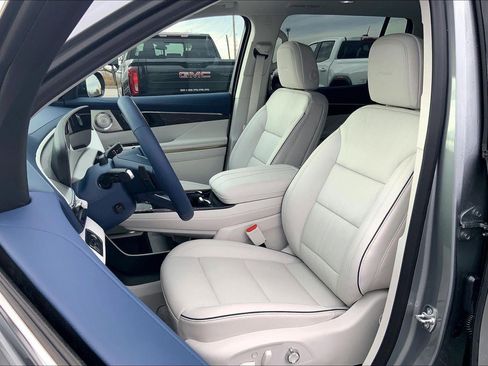 New 2026 Buick Enclave Avenir w/ Super Cruise Package image 9