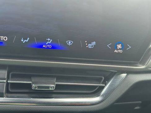 Used 2025 Chevrolet Equinox EV LT w/ Comfort Package FWD image 40