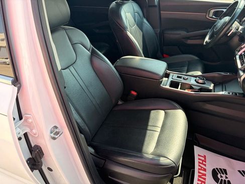 Used 2022 Kia Sorento EX w/ Panoramic Sunroof Package FWD image 10
