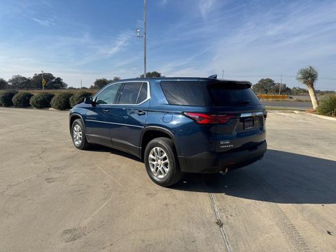 Used 2023 Chevrolet Traverse LS image 11