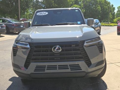Used 2024 Lexus GX 550 w/ Cold Area Package AWD/4WD image 8