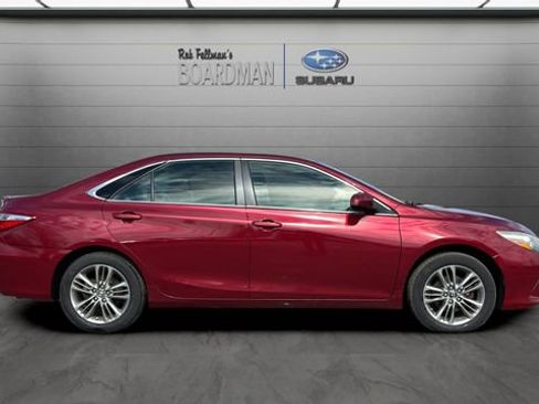 Used 2017 Toyota Camry SE image 3