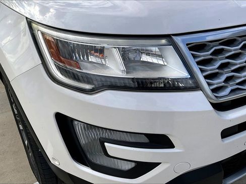 Used 2020 Ford Explorer XLT w/ Equipment Group 202A AWD/4WD image 33