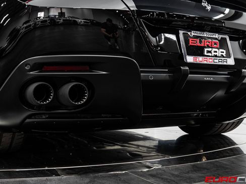 Used 2022 Ferrari Roma RWD image 19