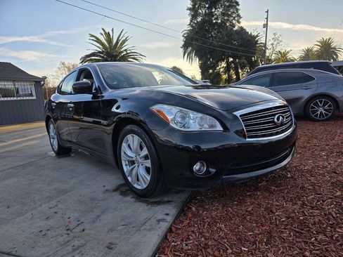 Used 2011 INFINITI M37 w/ Premium Pkg image 3