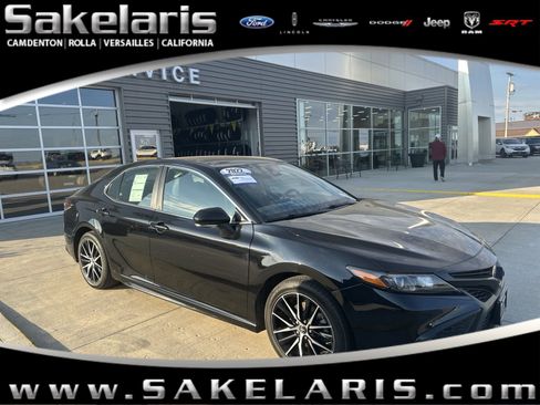 Used 2022 Toyota Camry SE image 1