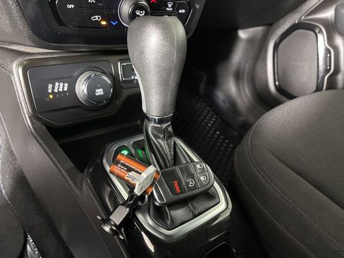 Used 2022 Jeep Renegade Altitude w/ Convenience Group image 19