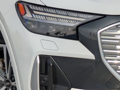 Used 2025 Audi Q4 e-tron Prestige image 25