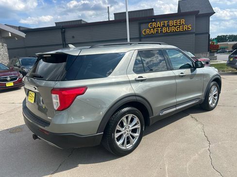 Used 2020 Ford Explorer XLT w/ Equipment Group 202A AWD/4WD image 3